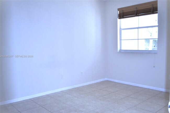Building Photo - 3225 NE 184th St