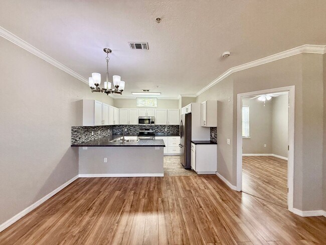 Building Photo - Immaculately updated 3/2.5 Three-Story Maitland Condo in Visconti!