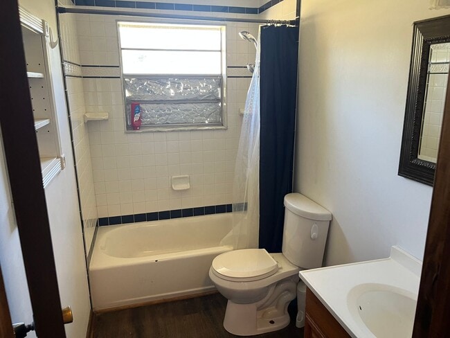 Building Photo - 115 Blair St