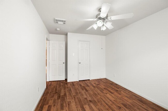 Building Photo - 3211 Falcon Trail Dr