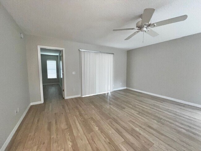Building Photo - Welcome Home! Updated flooring & fresh interior paint! Move in OCTOBER! Beautiful 3X2 with attach...
