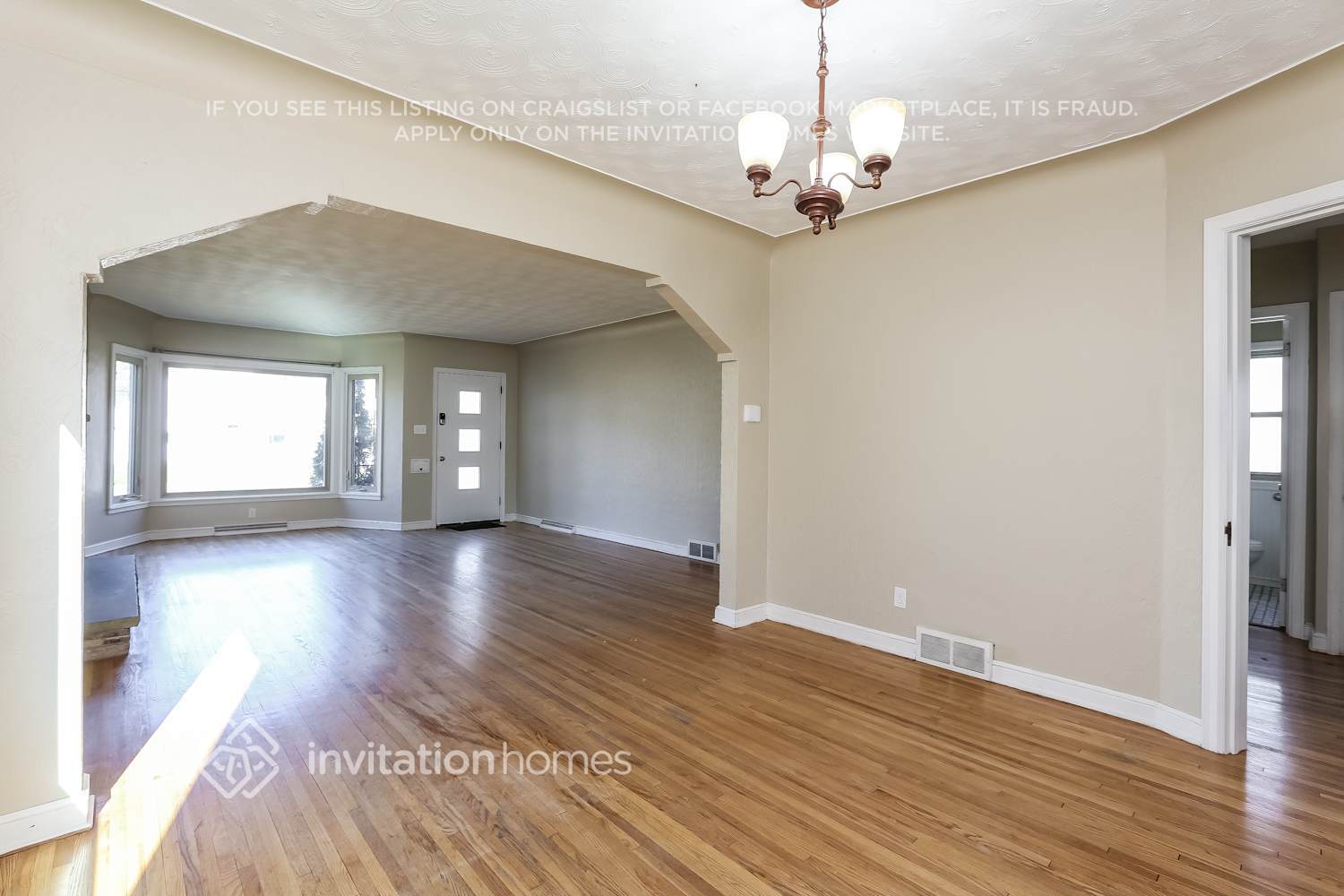 Building Photo - 1040 Geranium Ave E