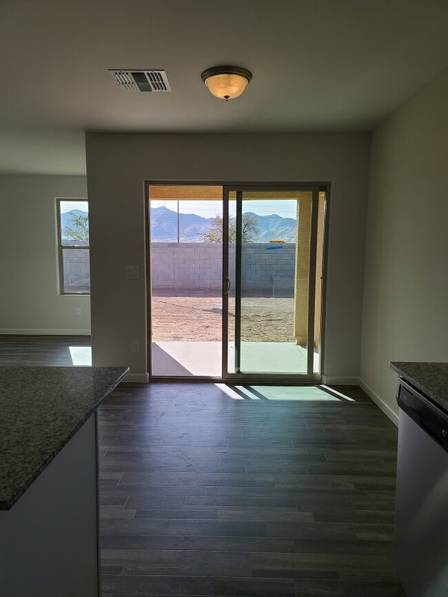 Building Photo - "Spacious 4-Bed Oasis with 2 Full Baths in...