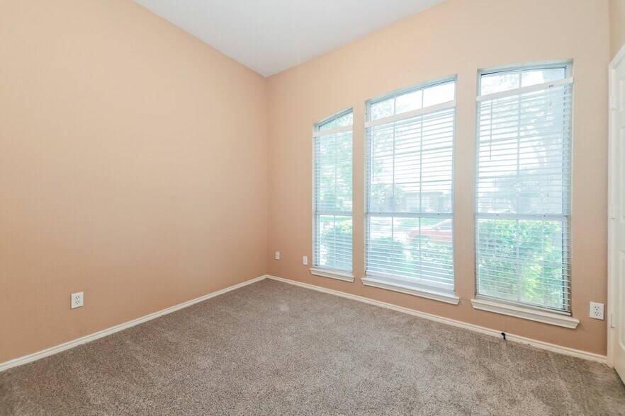 Building Photo - 4713 Baton Rouge Blvd