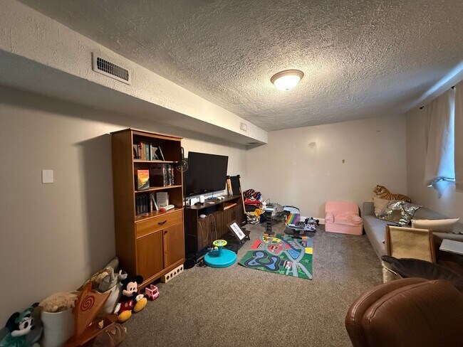 Building Photo - Modern Comfort in the Heart of West Jordan...