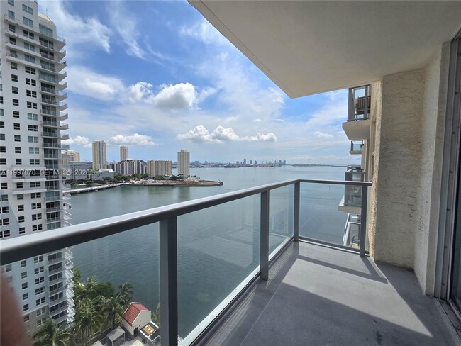 Building Photo - 1155 Brickell Bay Dr