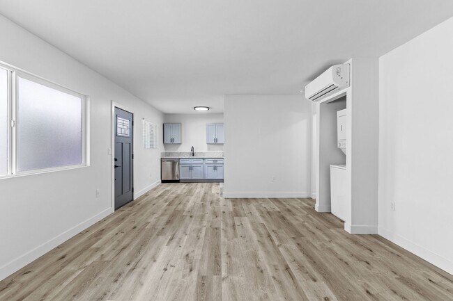 Interior Photo - 15301 Prairie Ave