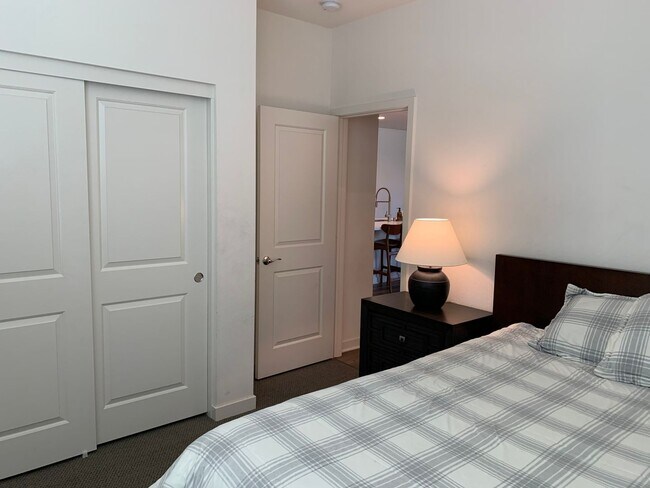 Building Photo - Beautiful Home 4bed/3 bath