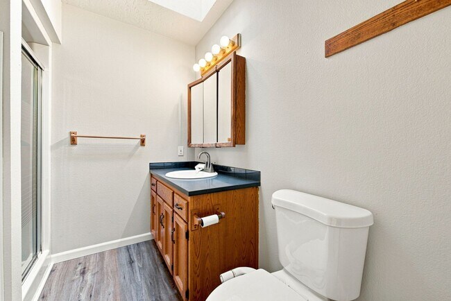 Building Photo - 39601 Santiam Bluffs Rd NE