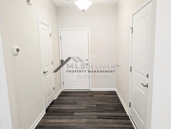 Building Photo - 1527 Smoky Mountains St