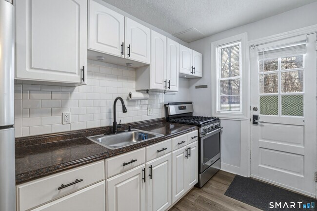 Building Photo - 28 Garden Dr