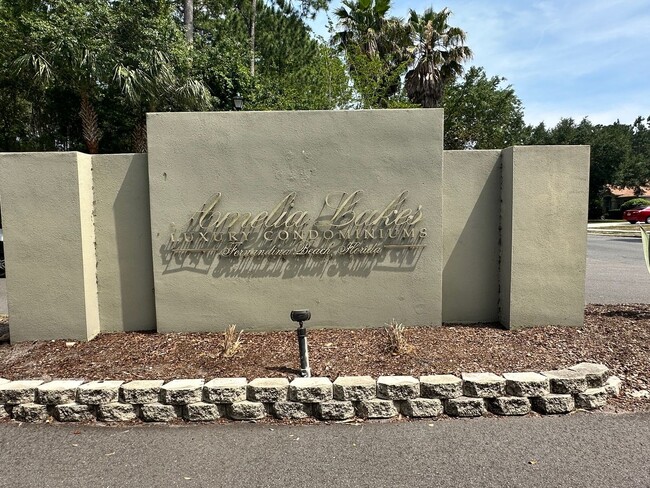 Building Photo - Gated community!  Amenities Galore! Close ...