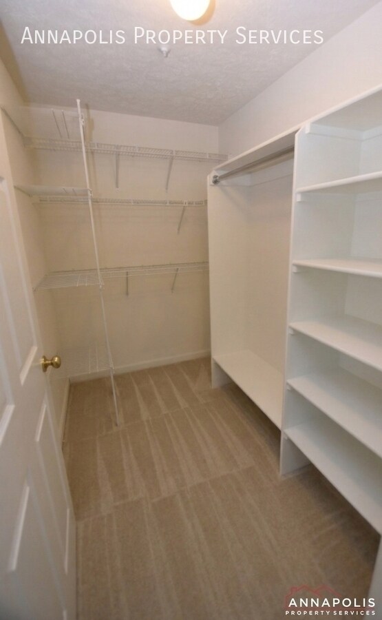 Building Photo - 657 Burtons Cove Way