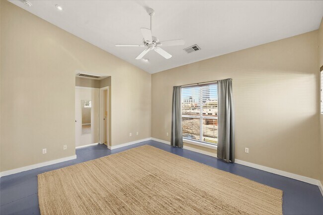 Building Photo - 1302 Rosalie St