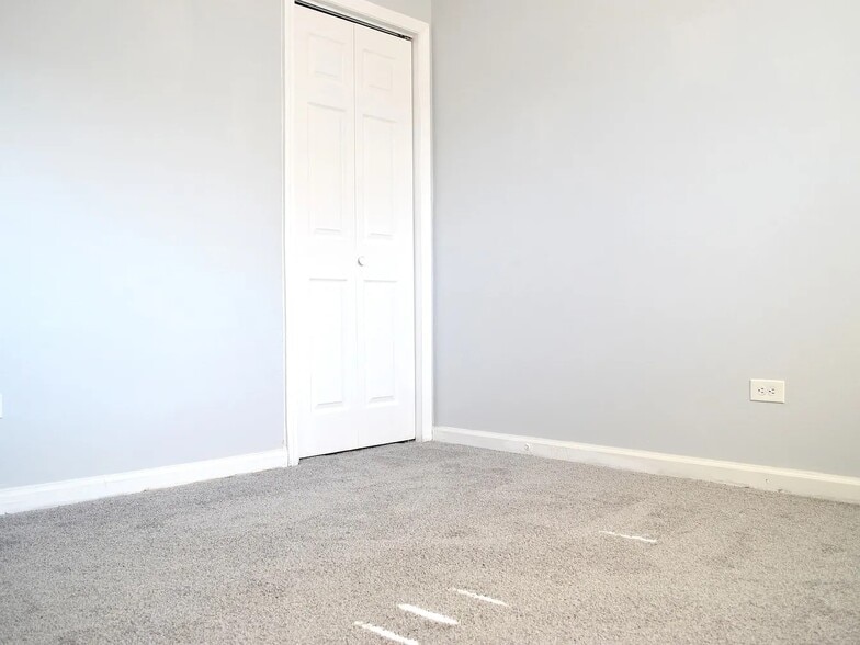 Building Photo - 623 S Pierce Ave