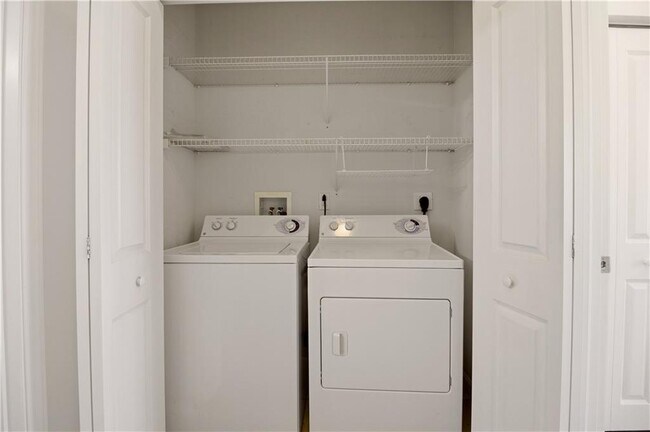 Building Photo - 1000 Providence Pl