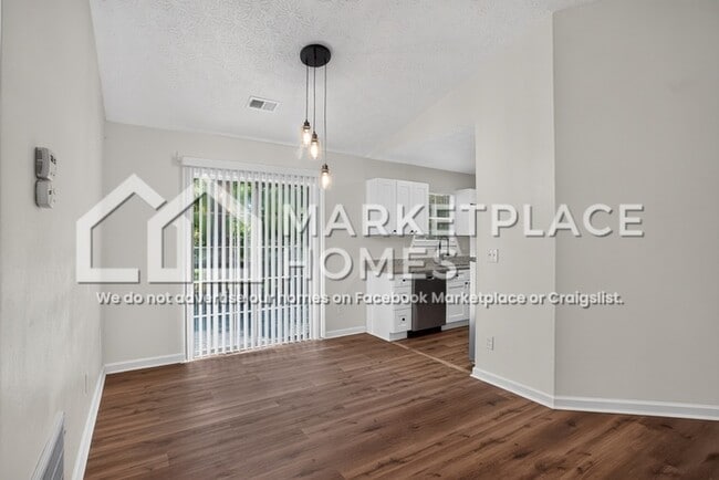 Building Photo - 1104 Bonita Cir