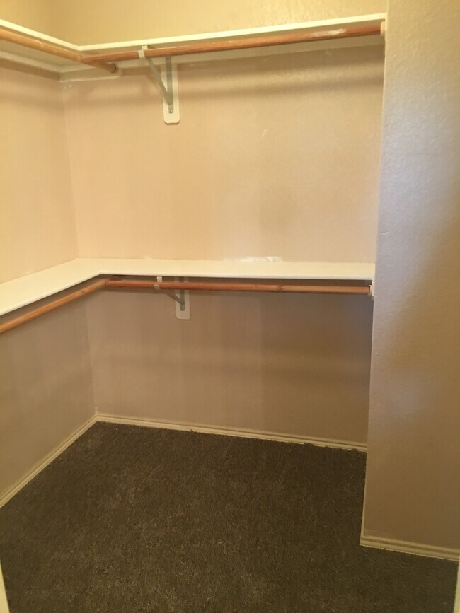 Master closet - 5611 Northstar Ln