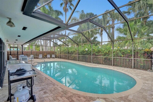 Building Photo - 1141 N North Lake Dr