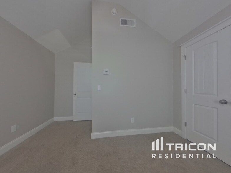 Building Photo - 141 Park Ridge Way