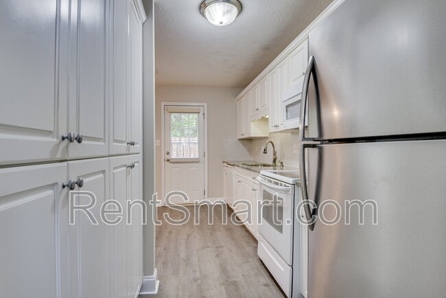 Building Photo - 318 Browning Dr