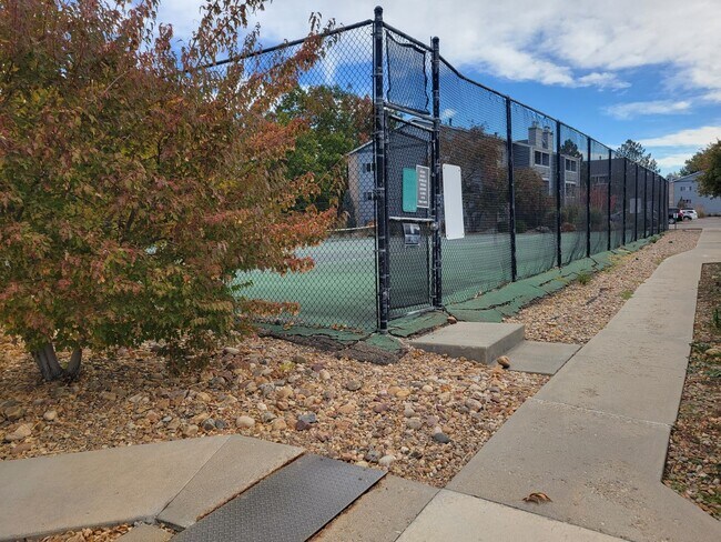 Building Photo - Fresh Boulder 1 Bedroom Condo for Rent with Pool, Tennis and Fitness Center in Hunter Creek