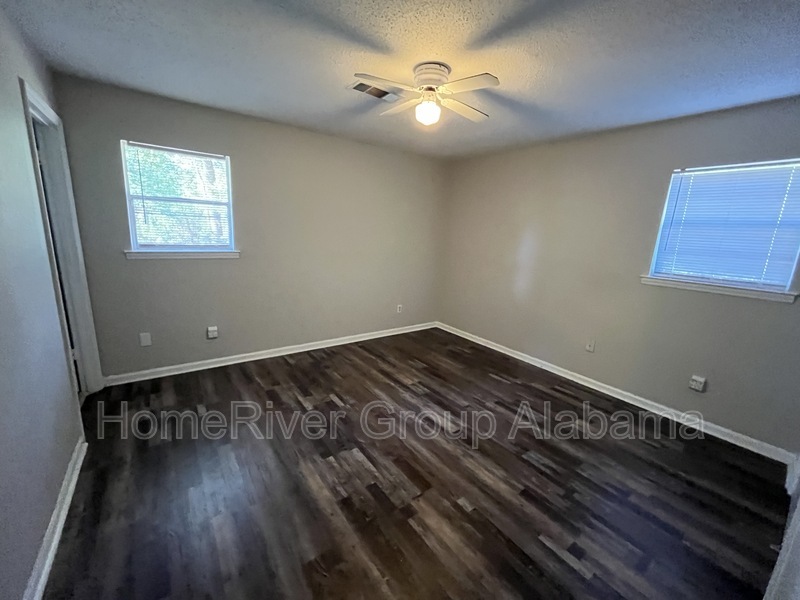 Building Photo - 613 Durward Dr