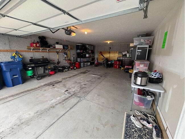 Building Photo - Beautiful Split-Level in BENNINGTON