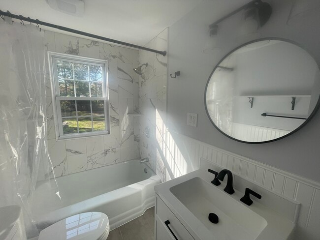 Building Photo - 34 Monroe St