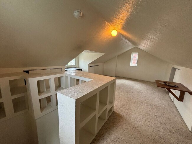 Building Photo - 3 Bedroom Home - Brookline!