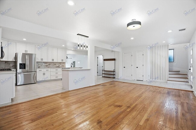 Building Photo - 2228 Goldenrod Ave