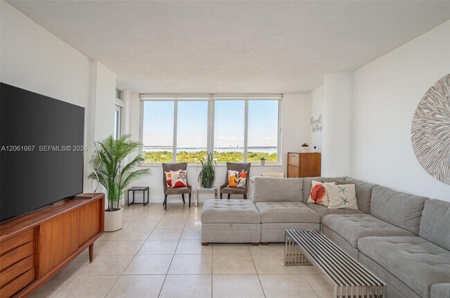 Building Photo - 5005 Collins Ave
