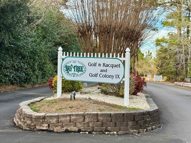 Building Photo - 1025 Plantation Dr W