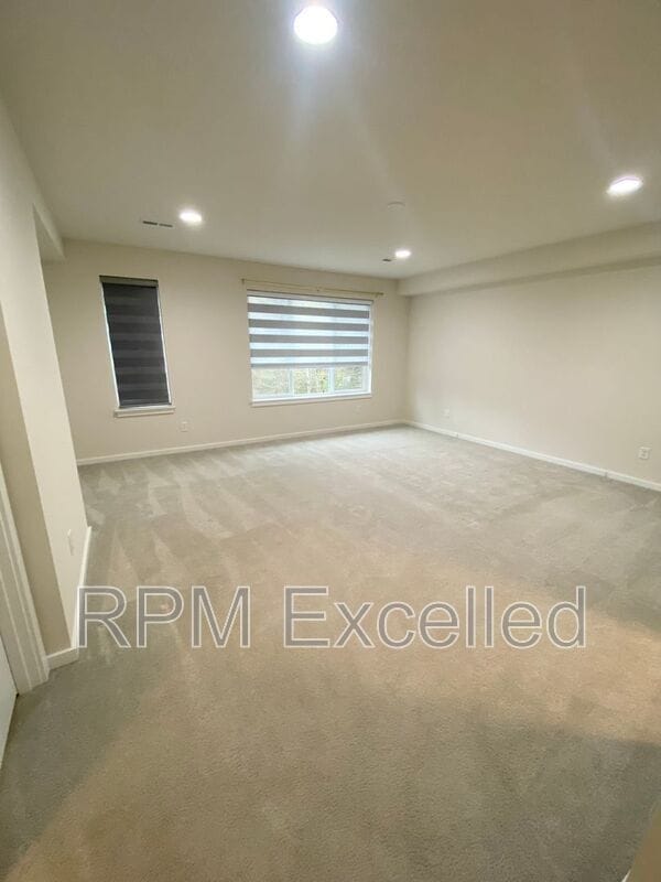 Building Photo - 16208 27th St Ct E