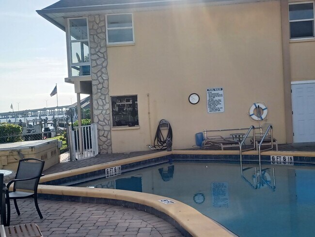 Building Photo - Ocean view FULLY FURNISHED 2+ / 2 with Boa...