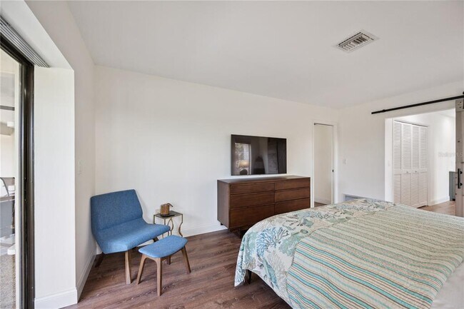 Building Photo - 456 Yacht Harbor Dr