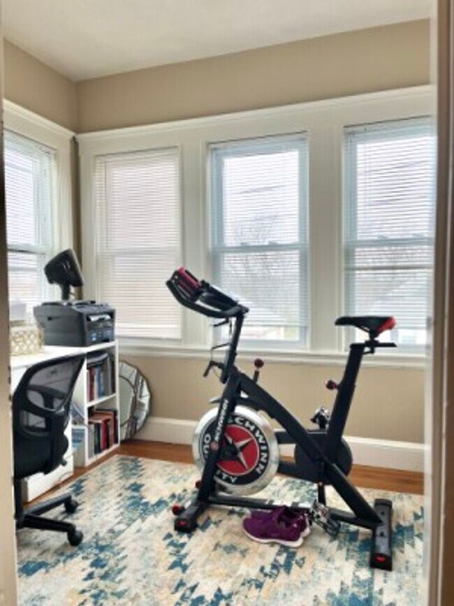 Building Photo - AVAILABLE SEPTEMBER 1ST - Beautiful, Spacious and Renovated Brighton/Oak Square 3 Bed Duplex.  NO...