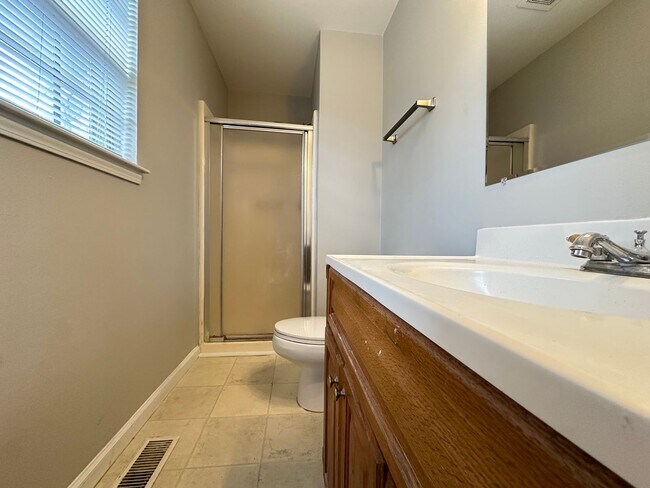 Building Photo - Home for rent in Center Point **MOVE IN SP...
