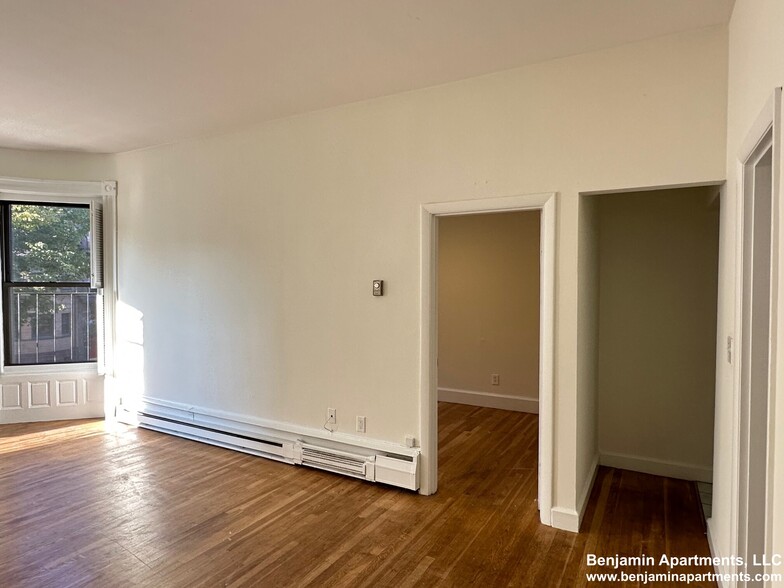 Building Photo - 510 Beacon St