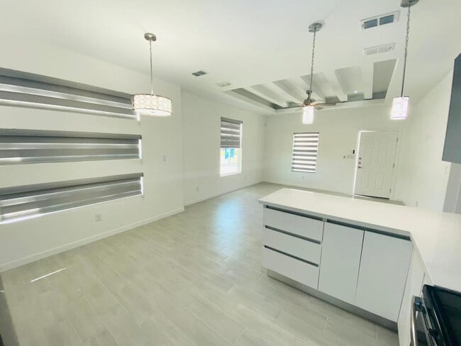 Building Photo - 1623 W. Marlin St Apt 3