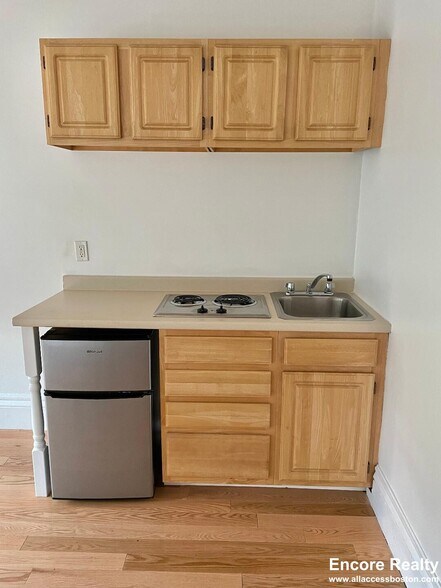 Building Photo - 854 Beacon St