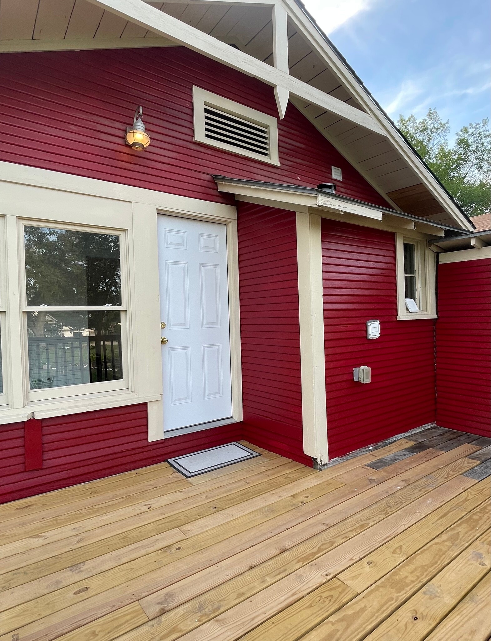 Building Photo - 1820 N Comal