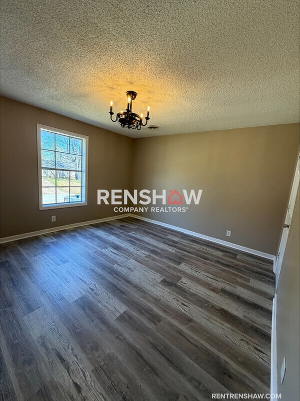 Building Photo - 16 Red Oak Cove