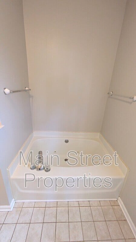 Building Photo - 1612 College Pkwy