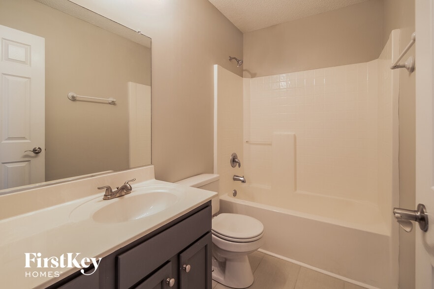 Building Photo - 109 Venice St