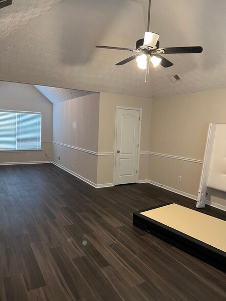 Building Photo - 827 Hannah Ct