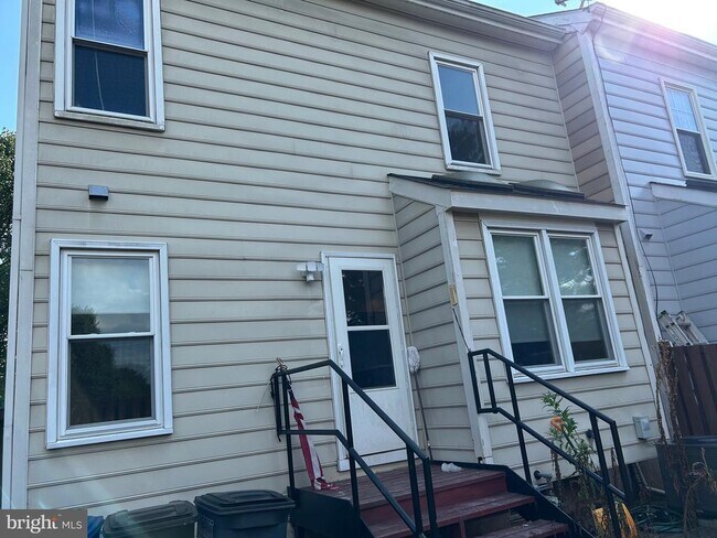 Building Photo - 46706 Bullfinch Square