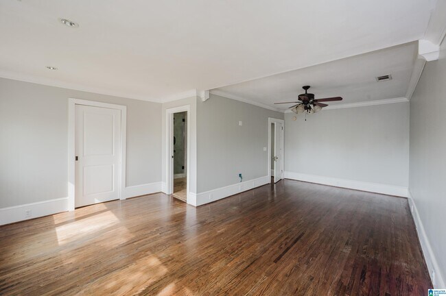 Building Photo - 2810 Rhodes Cir S