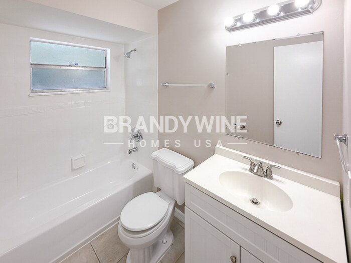 Building Photo - 215 Shore Rd