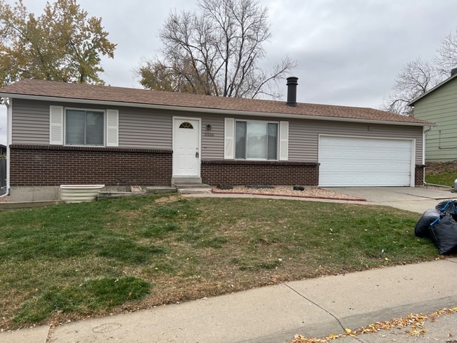 Building Photo - Spacious and Charming Lakewood Home with HUGE yard!